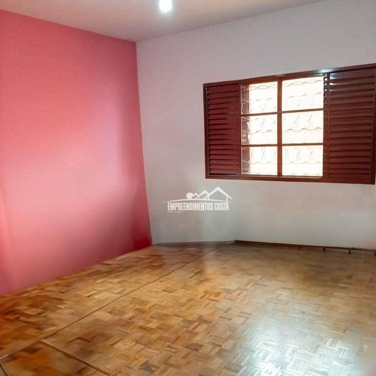 Casa à venda com 3 quartos, 264m² - Foto 18