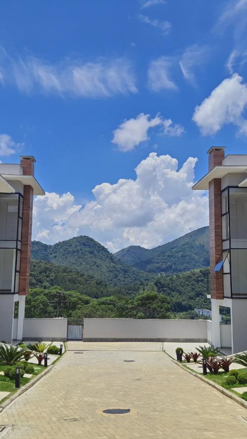 Casa à venda com 5 quartos, 262m² - Foto 2
