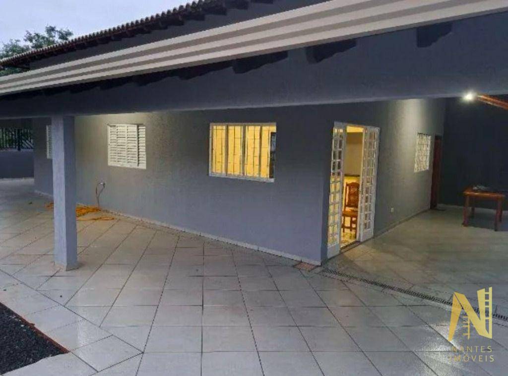 Casa à venda com 3 quartos, 175m² - Foto 1