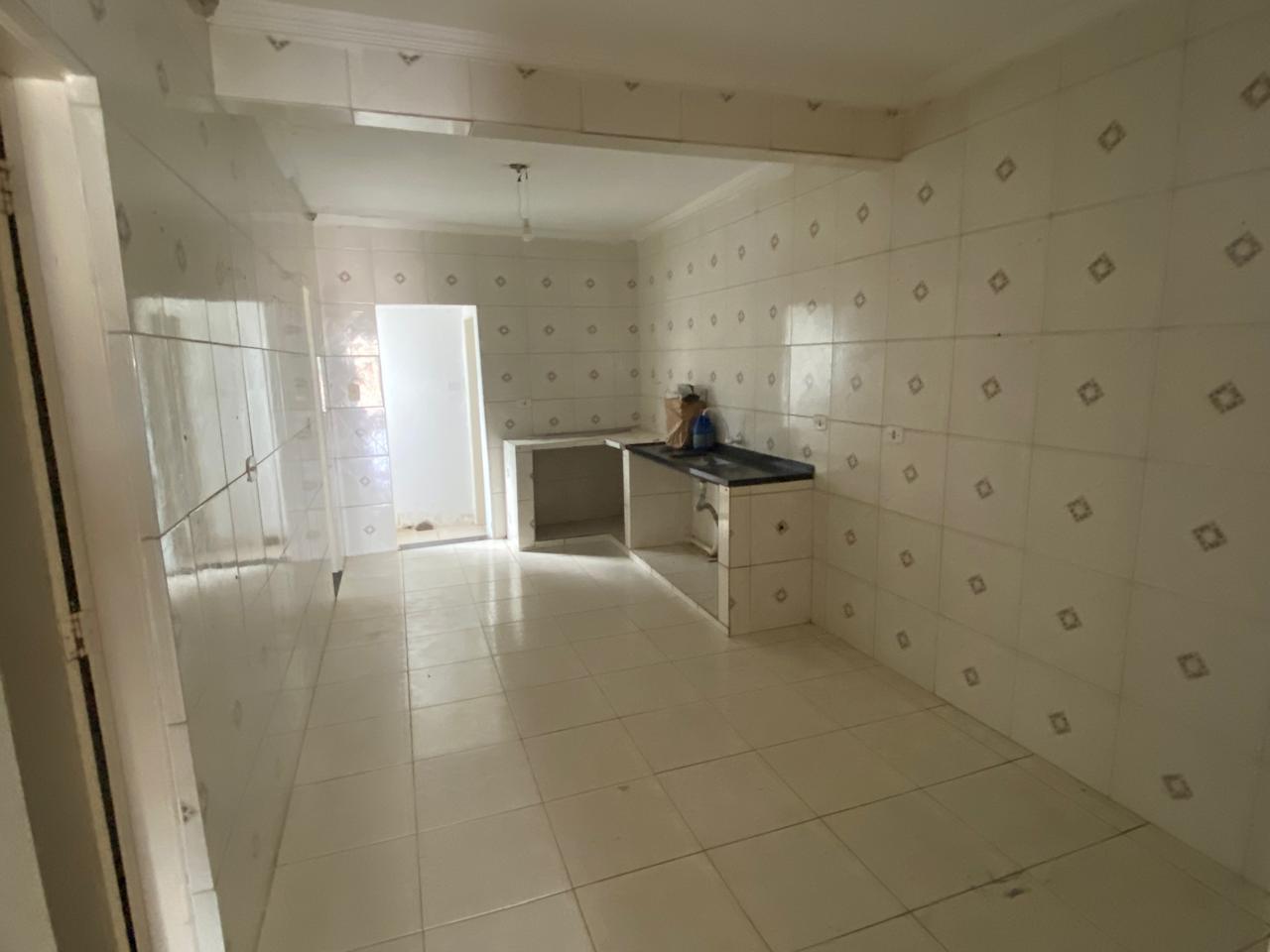 Casa à venda com 3 quartos, 90m² - Foto 4