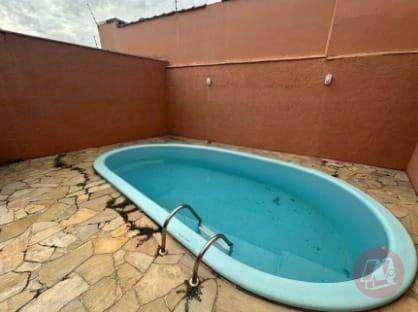 Casa para alugar com 4 quartos, 200m² - Foto 17