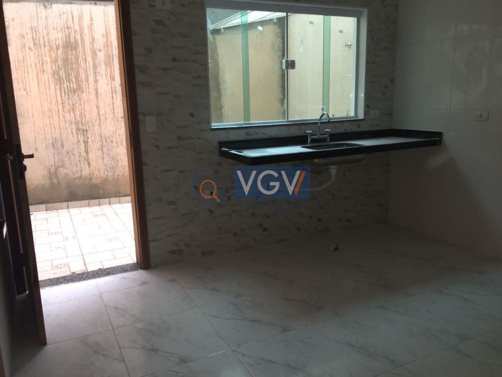 Casa à venda com 3 quartos, 100m² - Foto 5