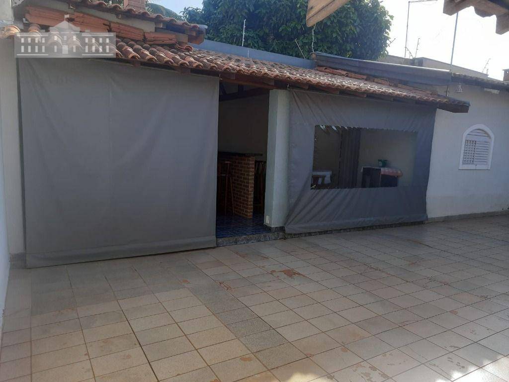 Casa à venda com 3 quartos, 211m² - Foto 1