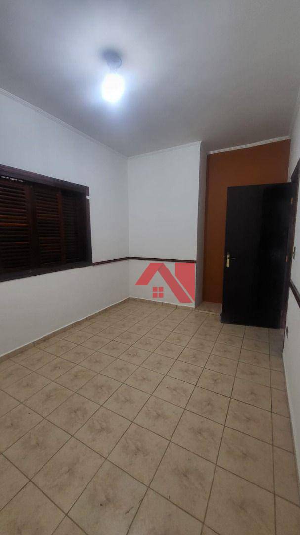 Casa à venda com 3 quartos, 208m² - Foto 2