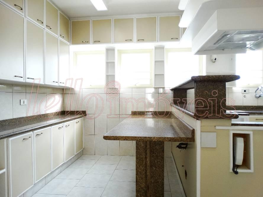 Apartamento para alugar com 3 quartos, 340m² - Foto 17