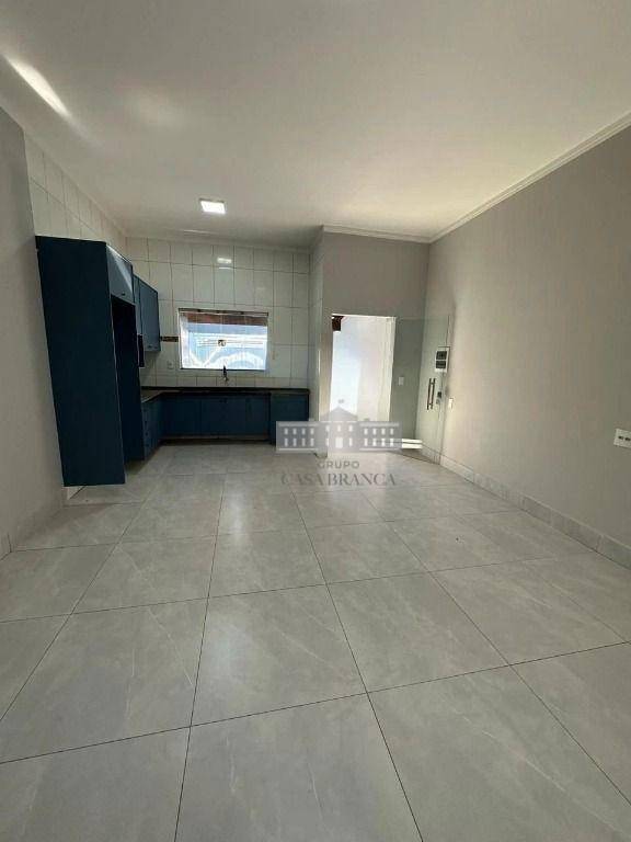 Casa à venda com 2 quartos, 112m² - Foto 1