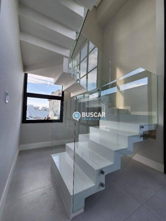 Casa de Condomínio à venda com 3 quartos, 242m² - Foto 2