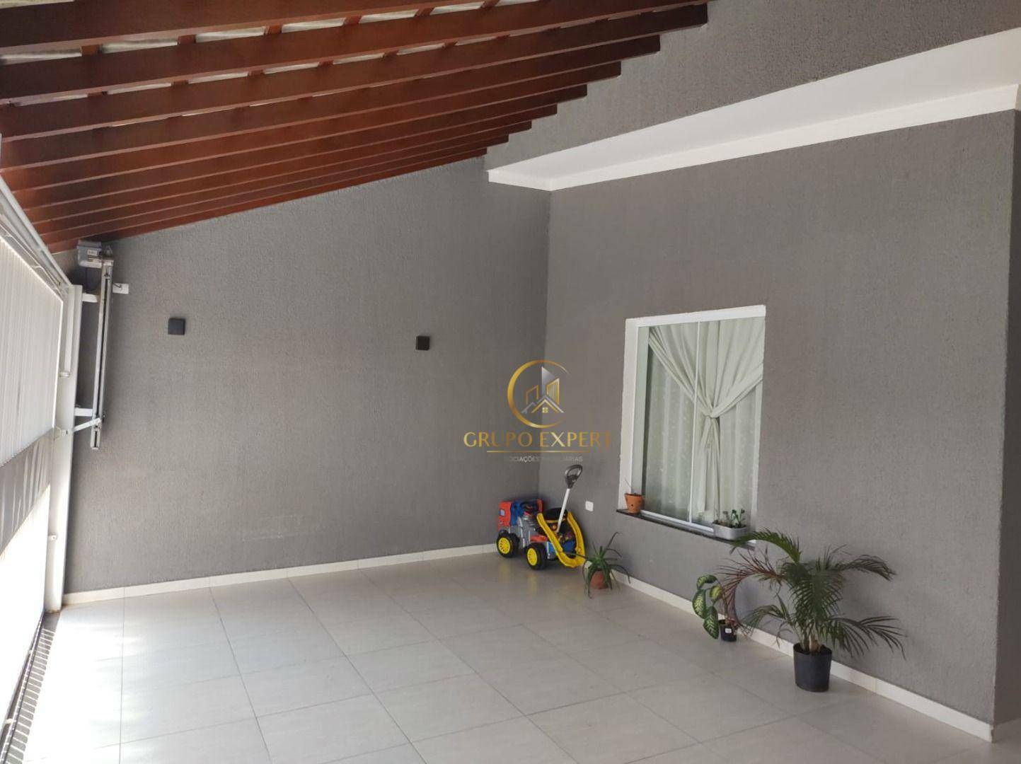 Casa à venda com 3 quartos, 136m² - Foto 1