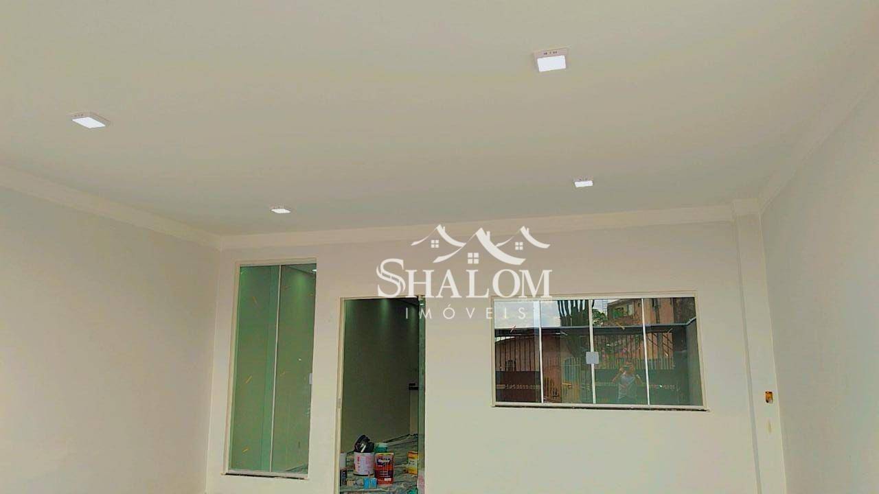 Casa à venda com 3 quartos, 105m² - Foto 3