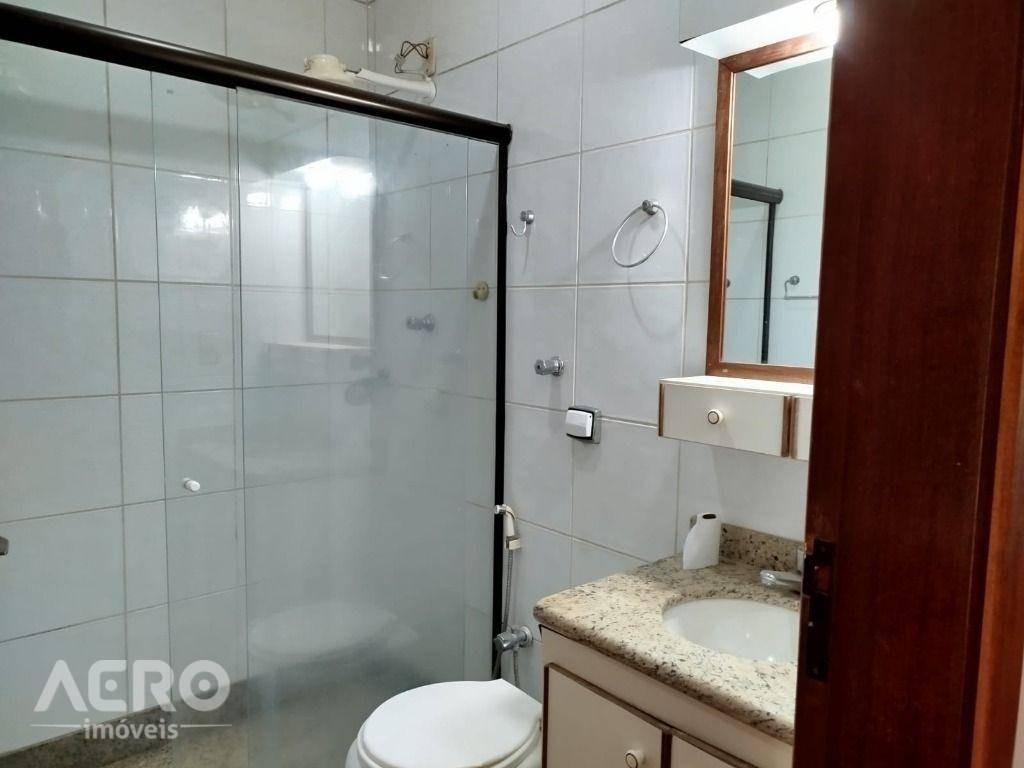 Casa para alugar com 3 quartos, 184m² - Foto 24