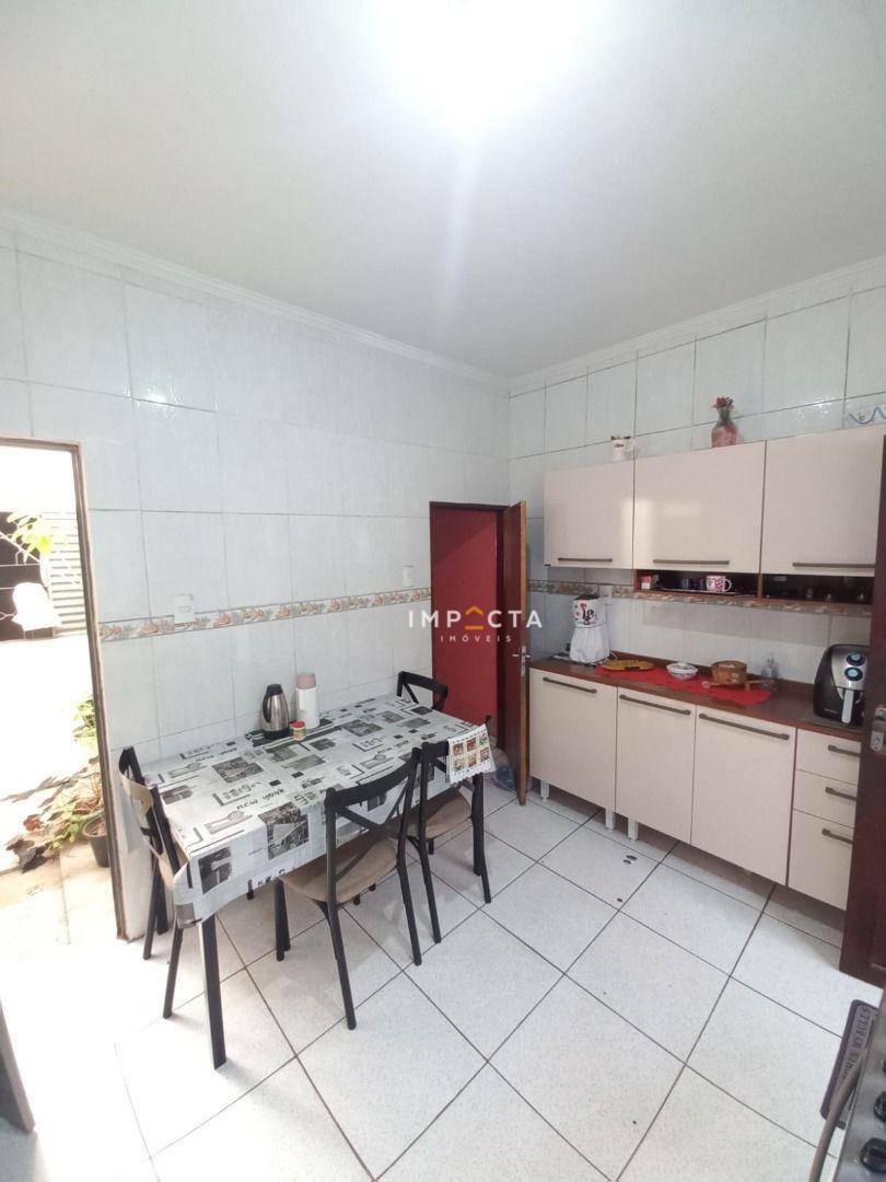 Casa à venda com 2 quartos, 74m² - Foto 4