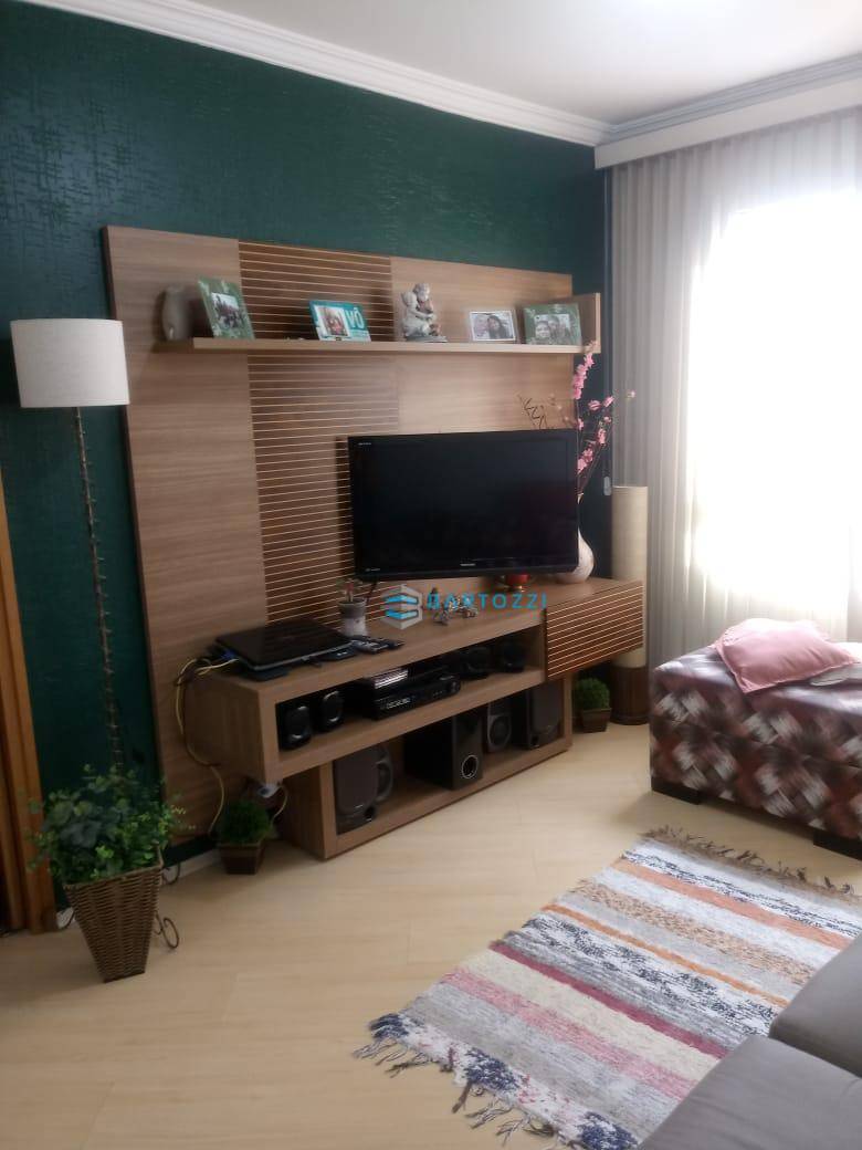 Apartamento à venda com 2 quartos, 63m² - Foto 1