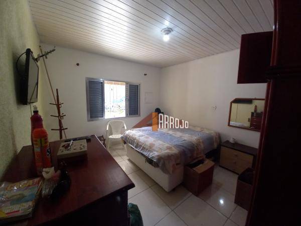 Casa à venda com 2 quartos, 90m² - Foto 4