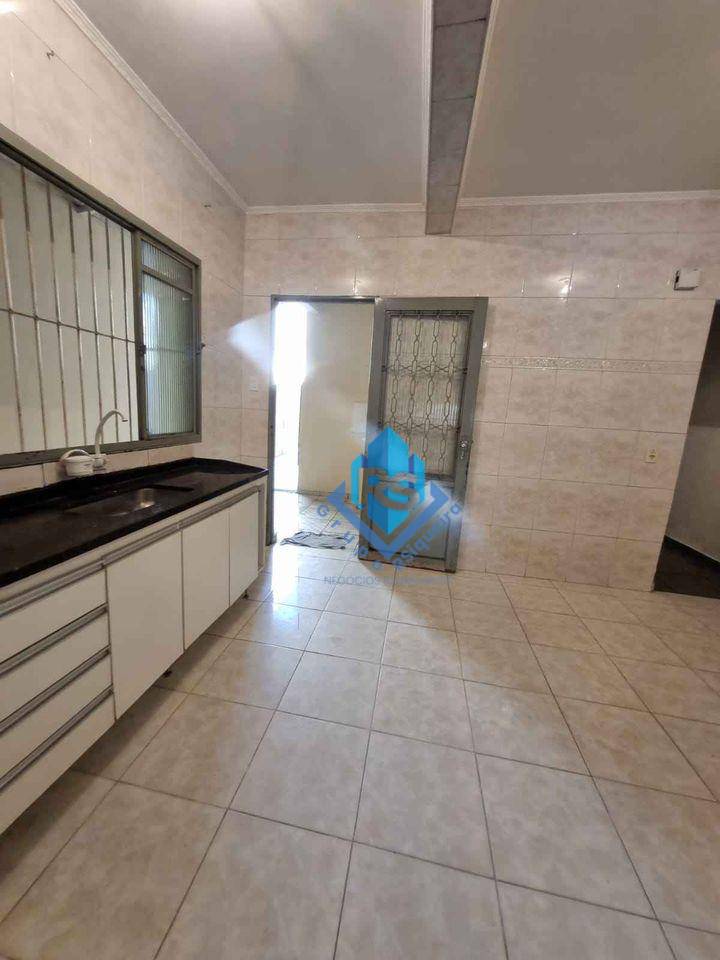 Casa à venda com 3 quartos, 200m² - Foto 13