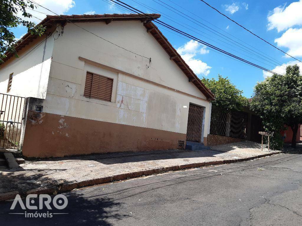 Casa à venda com 2 quartos, 249m² - Foto 2