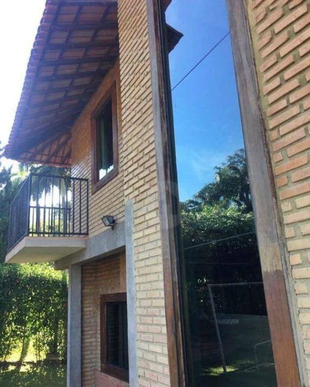 Casa à venda com 4 quartos, 240m² - Foto 1