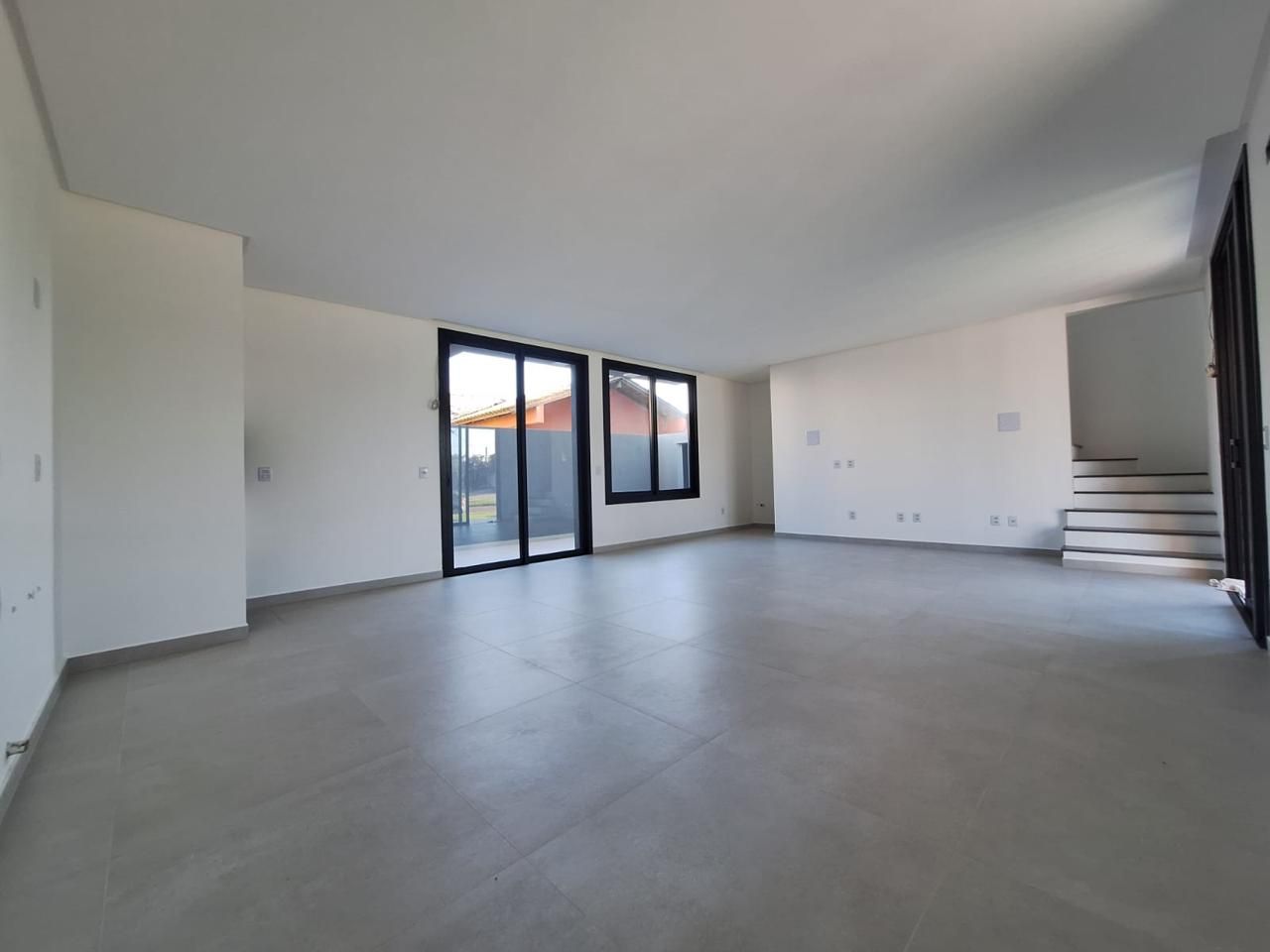 Casa à venda com 3 quartos, 123m² - Foto 2