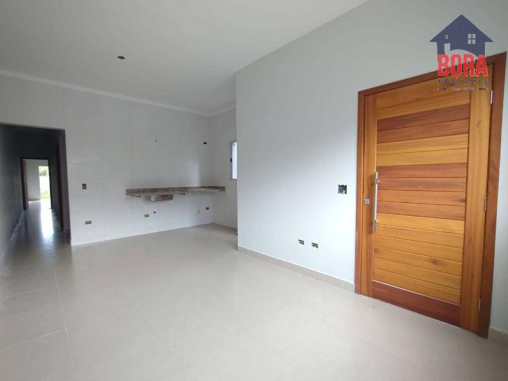 Casa à venda e aluguel com 3 quartos, 85m² - Foto 1