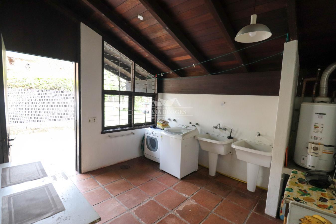 Casa à venda com 6 quartos, 24m² - Foto 24