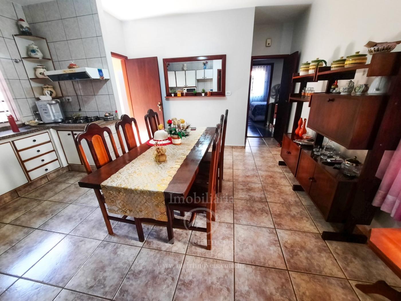 Casa à venda com 3 quartos, 248m² - Foto 1