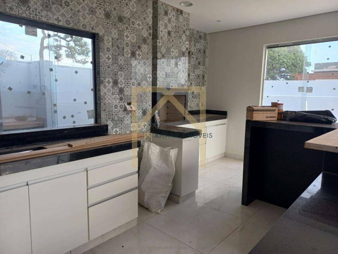 Casa à venda com 4 quartos, 195m² - Foto 2