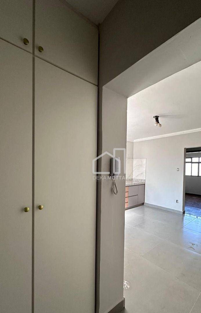 Apartamento à venda com 3 quartos, 103m² - Foto 2