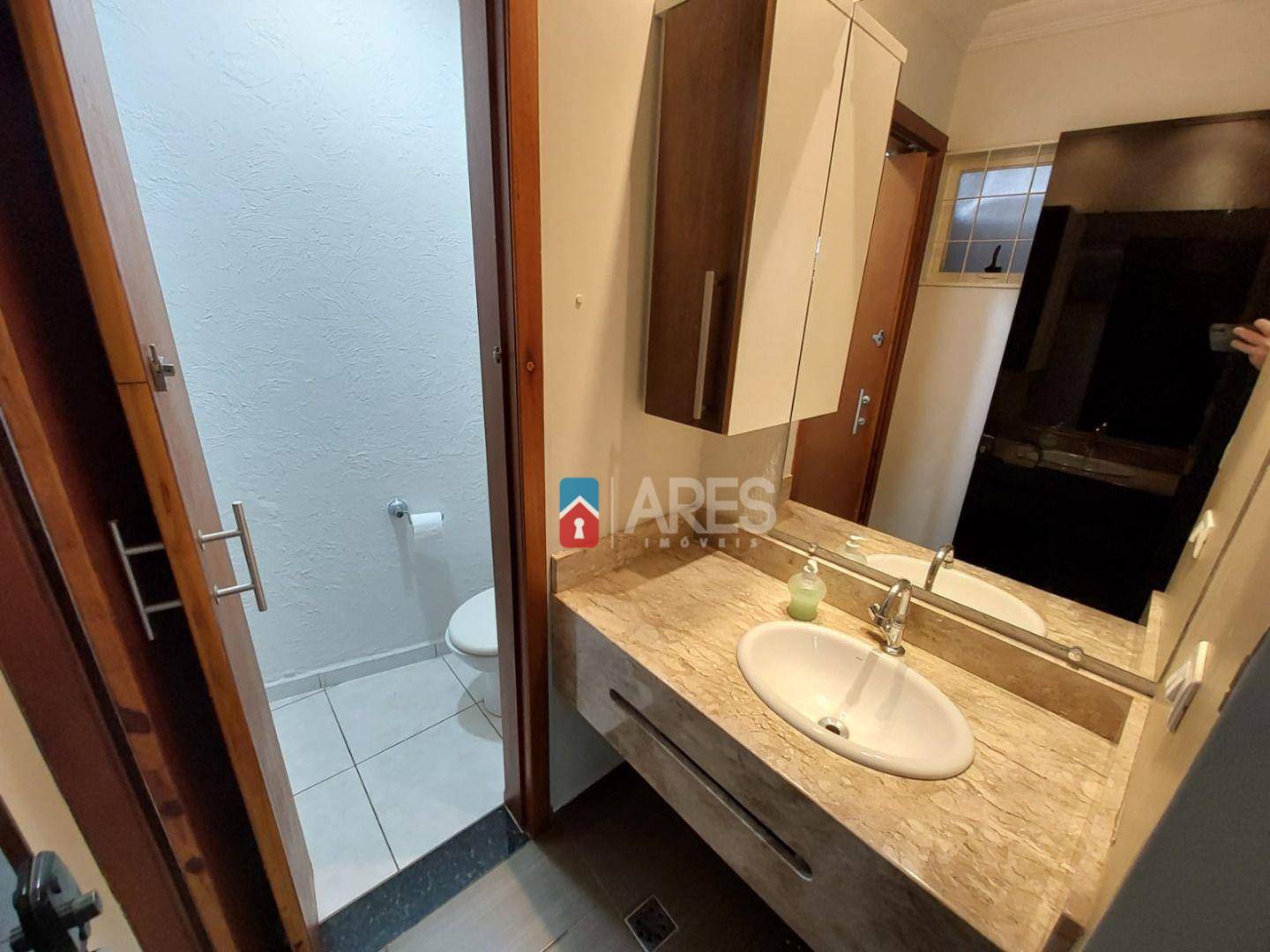 Casa à venda com 3 quartos, 190m² - Foto 3