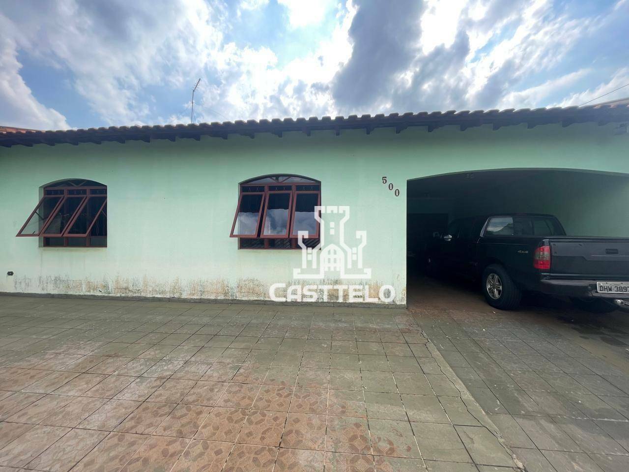 Casa à venda com 3 quartos, 200m² - Foto 2