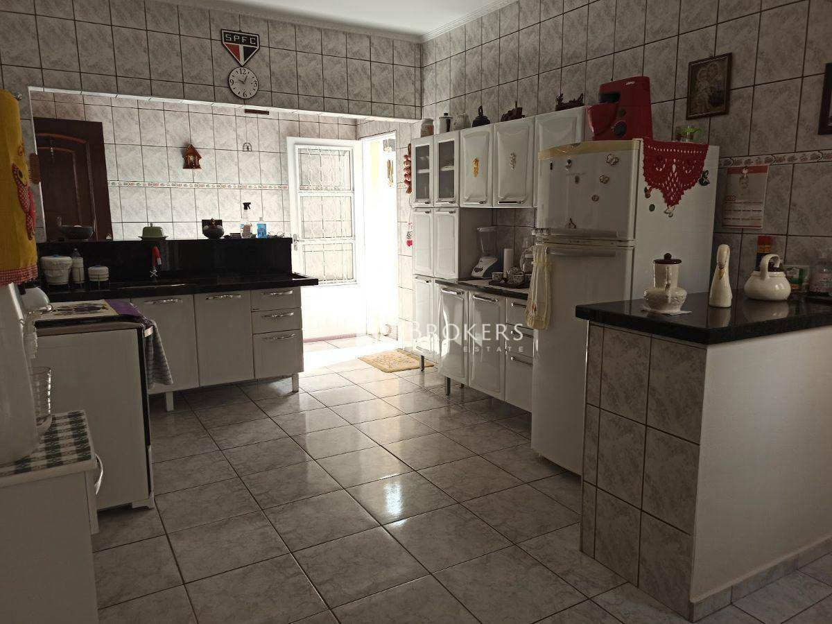 Casa à venda com 4 quartos, 210m² - Foto 17