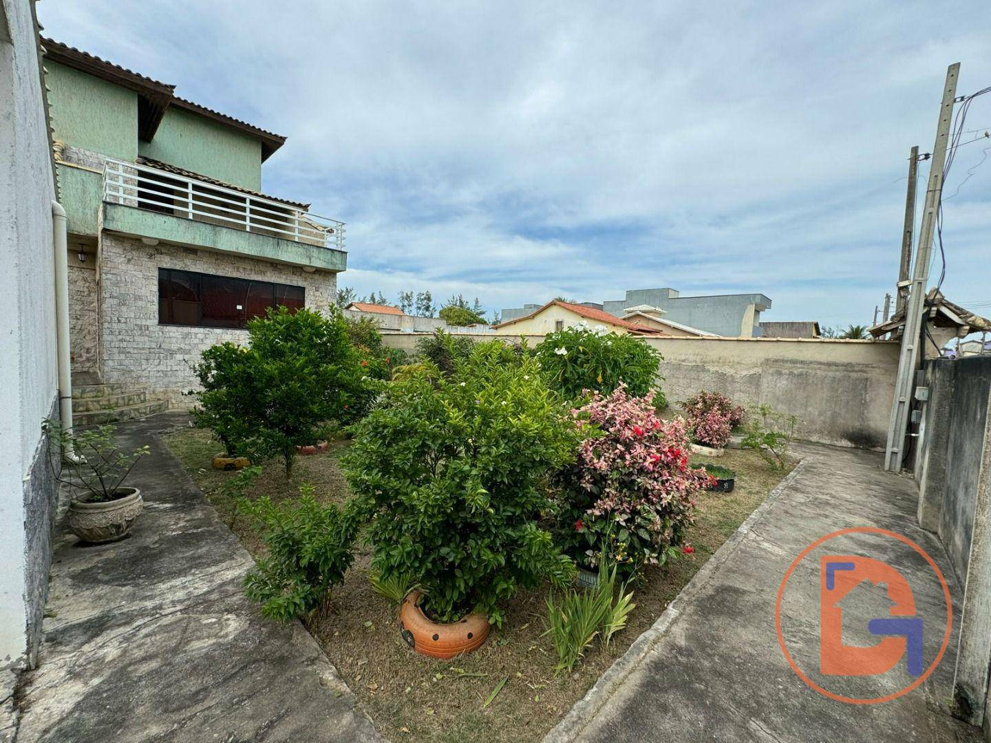 Casa à venda com 4 quartos, 255m² - Foto 2