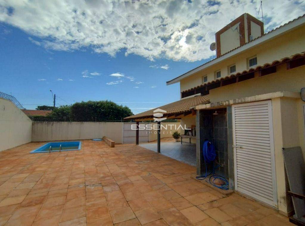 Casa para alugar com 4 quartos, 300m² - Foto 29