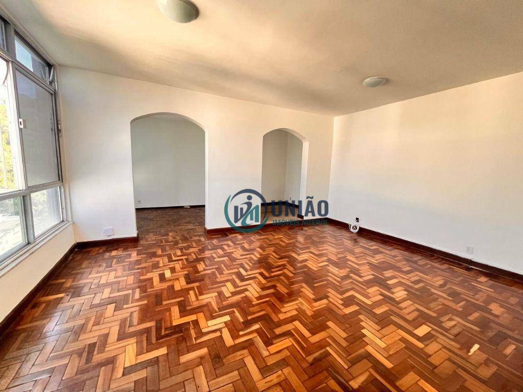 Apartamento à venda com 3 quartos, 130m² - Foto 4