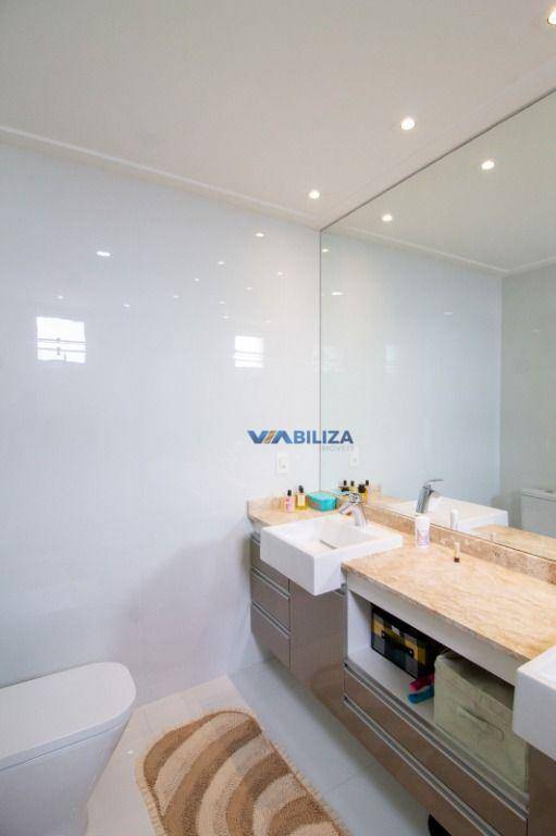 Apartamento à venda com 3 quartos, 202m² - Foto 2