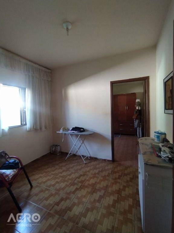 Casa à venda com 3 quartos, 199m² - Foto 8