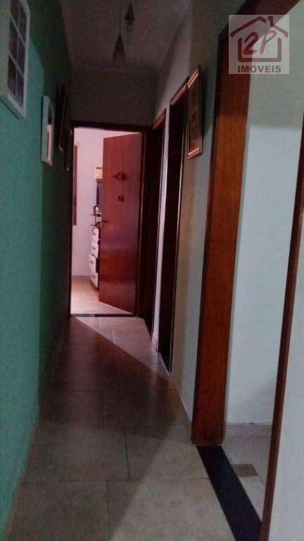 Casa à venda com 3 quartos, 200m² - Foto 14