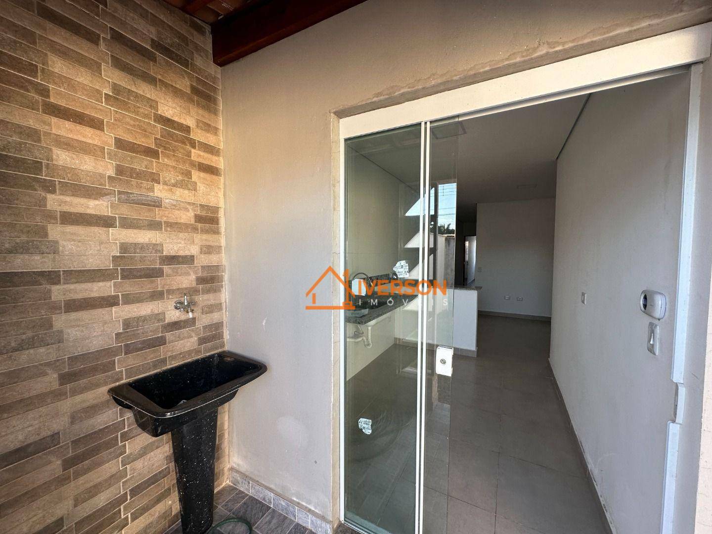 Casa à venda com 2 quartos, 69m² - Foto 3