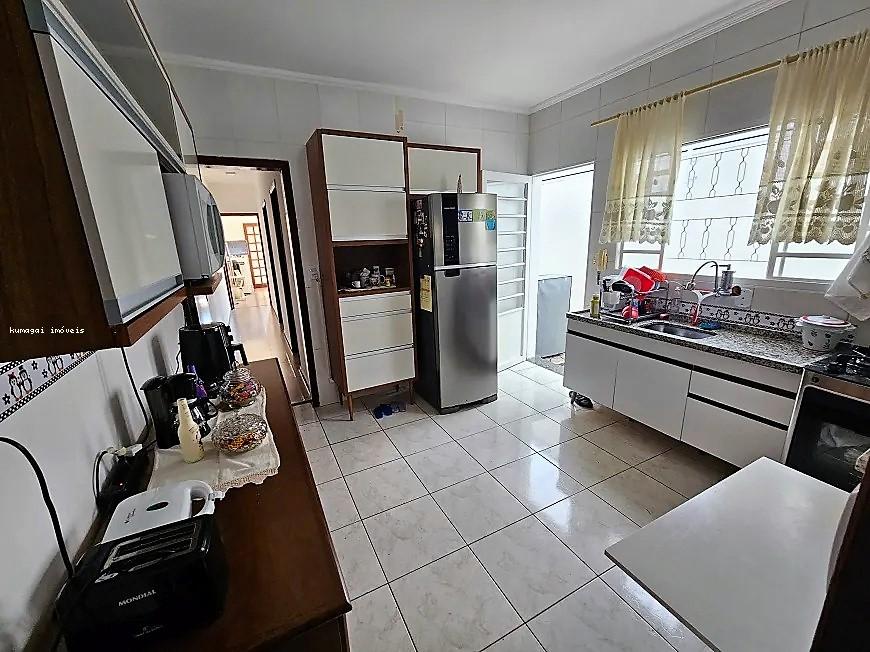 Casa à venda com 2 quartos, 200m² - Foto 2