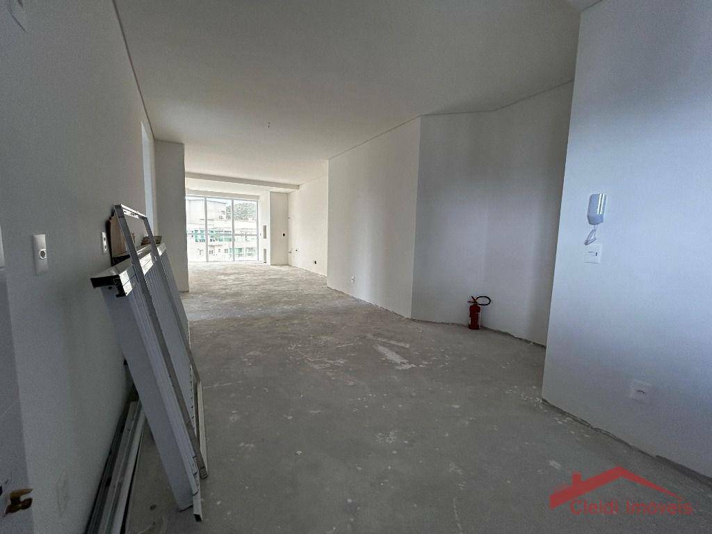 Apartamento à venda com 3 quartos, 121m² - Foto 17