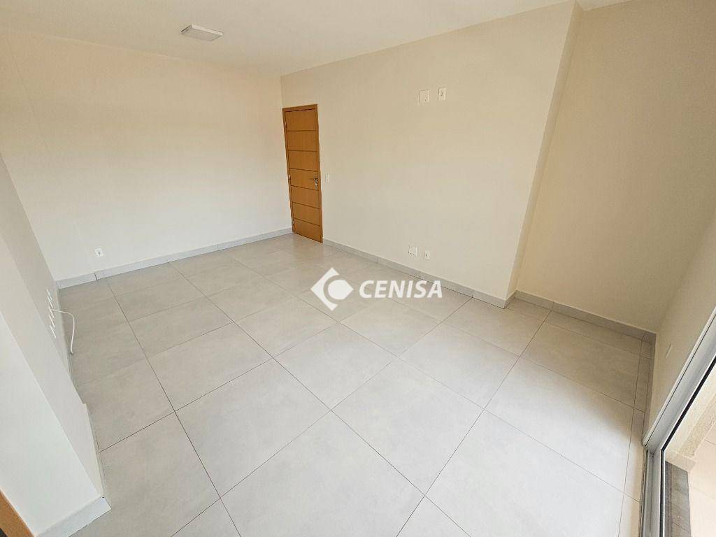 Apartamento para alugar com 3 quartos, 82m² - Foto 2