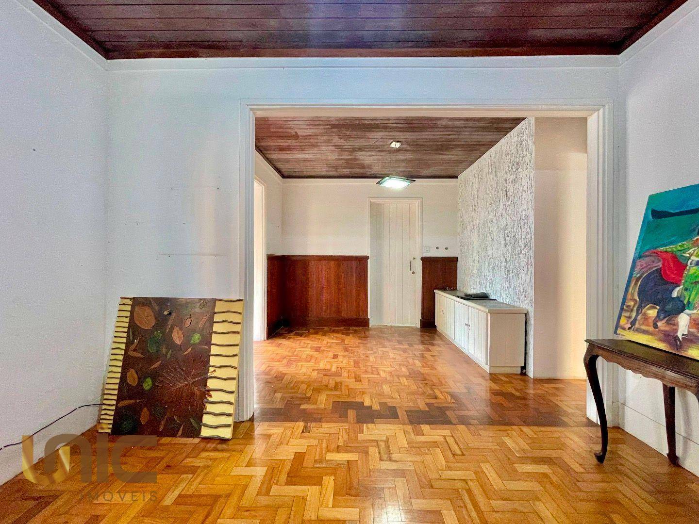 Casa à venda com 3 quartos, 258m² - Foto 2