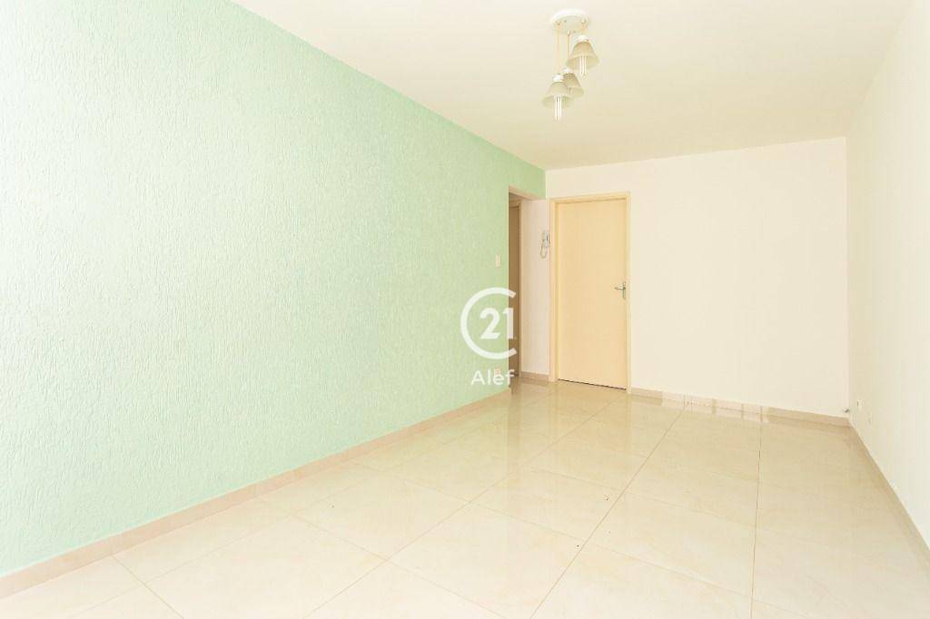 Apartamento à venda com 2 quartos, 65m² - Foto 2