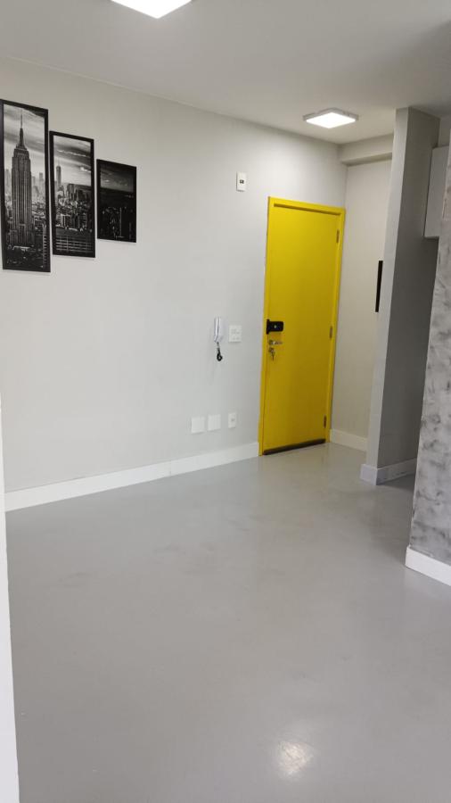 Apartamento à venda com 2 quartos, 70m² - Foto 3