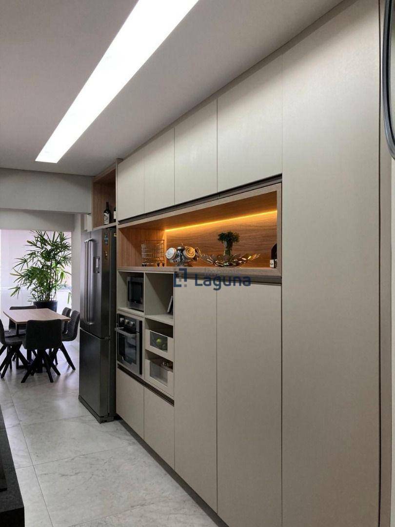 Apartamento à venda com 4 quartos, 205m² - Foto 23