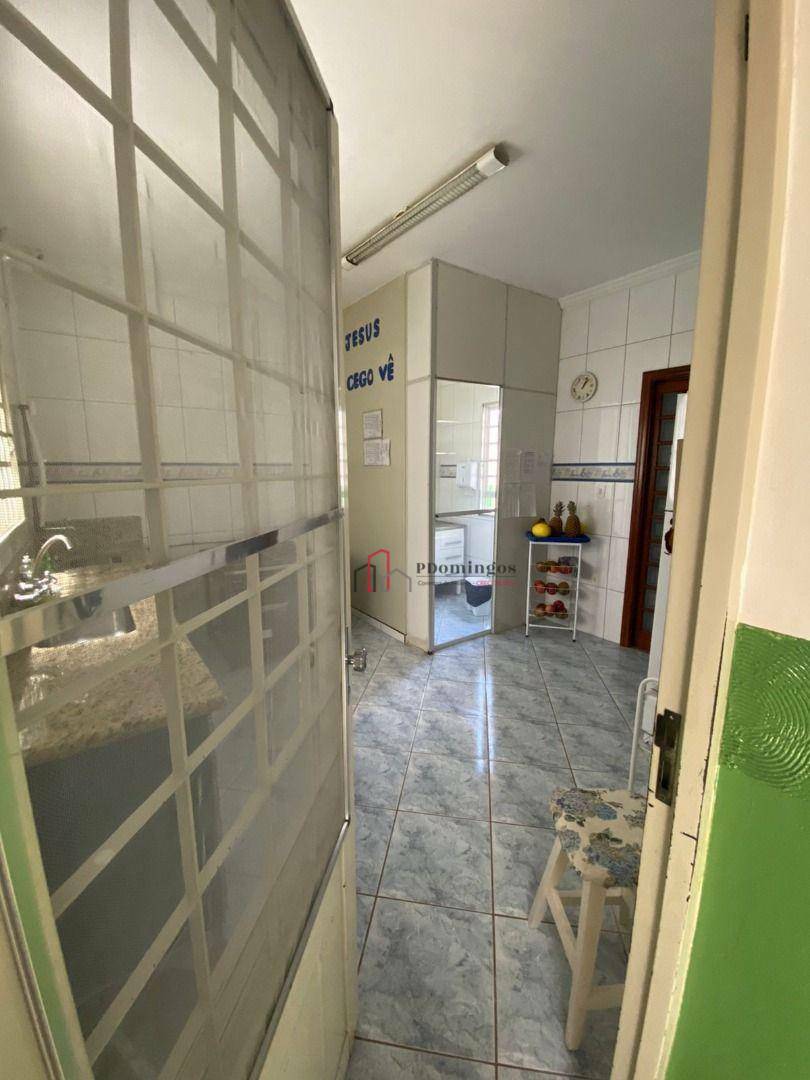 Casa à venda com 5 quartos, 300m² - Foto 7