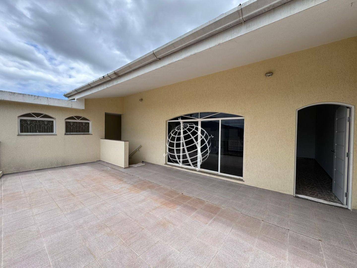 Casa à venda com 5 quartos, 335m² - Foto 1