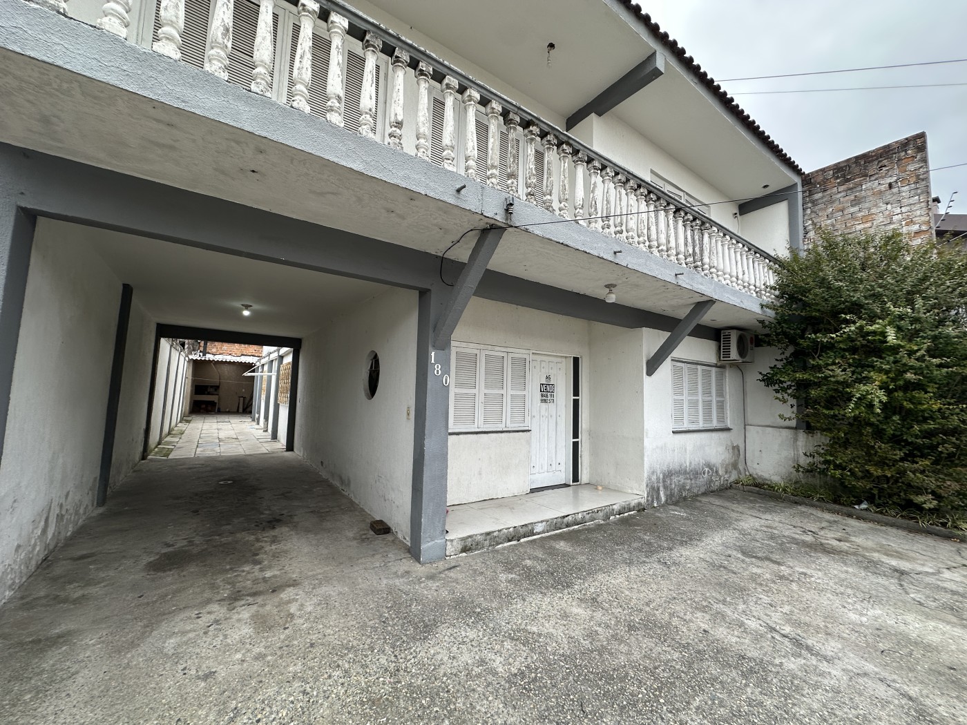 Casa à venda com 6 quartos, 333m² - Foto 1