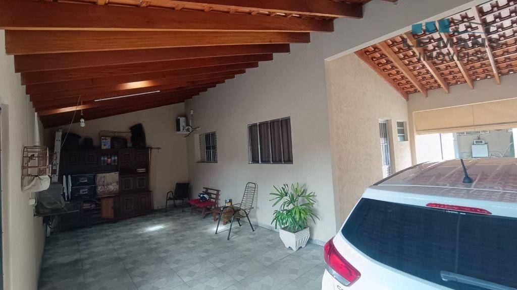 Casa à venda com 3 quartos, 180m² - Foto 2