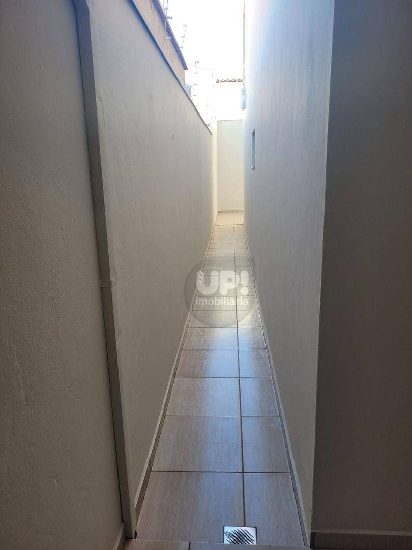 Casa à venda com 3 quartos, 205m² - Foto 11