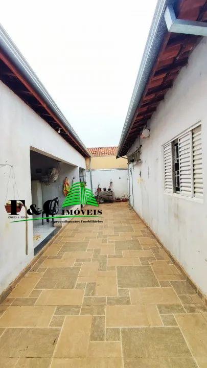 Casa à venda com 3 quartos, 300m² - Foto 2