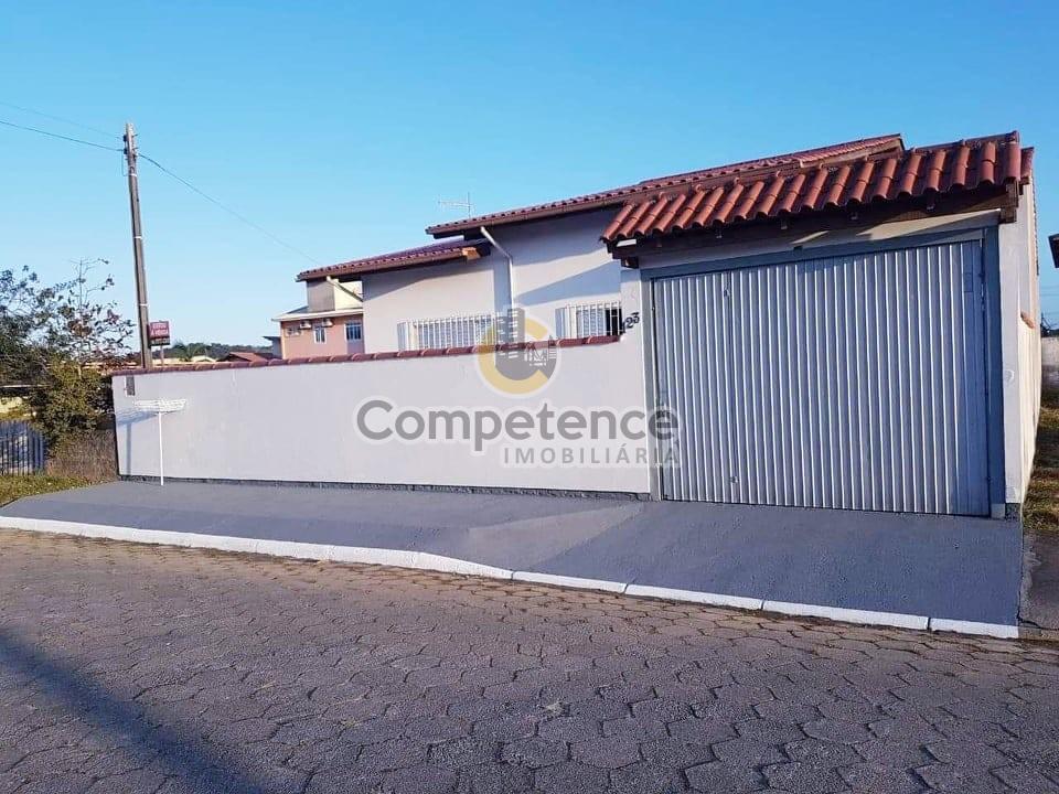 Casa à venda com 3 quartos, 228m² - Foto 1